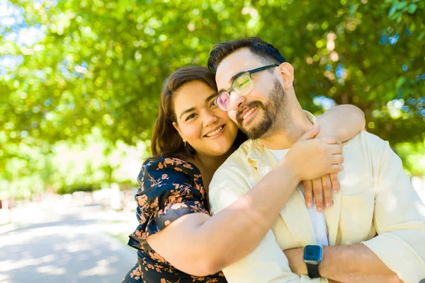 Happy Beautiful Young Couple Hugging Feeling Love Date Outdoors — Stock Photo, Image