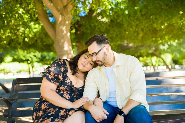 Beautiful Loving Couple Cuddling Hugging Park Bench While Relaxing Date — Stock Photo, Image
