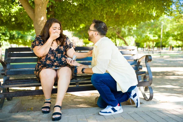 Boyfriend His Knees Proposing His Girlfriend Surprising Her Engagement Ring — Stock Photo, Image