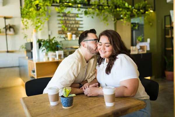 Attractive Man Giving Kiss His Smiling Girlfriend Cheek Lovely Date — Stock Photo, Image