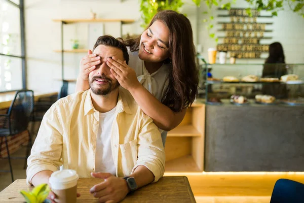 Happy Big Woman Surprising Her Smiling Boyfriend Covering His Eyes — Stock Photo, Image