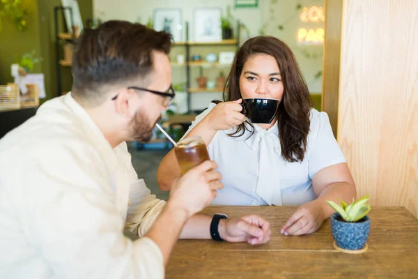 Beautiful Big Woman Drinking Coffee Her Boyfriend Relaxing Date Cafe — Stock Photo, Image