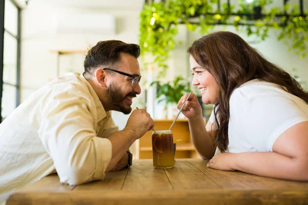 Excited Happy Couple Laughing Having Fun Time Drinking Iced Coffee — Stock Photo, Image