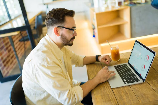 Professional Man Drinking Iced Coffee Doing Work Report Presentation Laptop — Stock Photo, Image