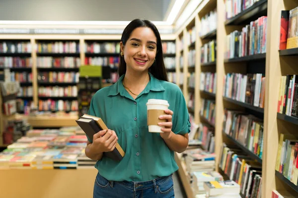 Cheerful Hispanic Woman Smiling Drinking Coffee While Buying Lot Books — Stock Photo, Image