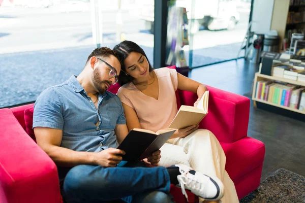 Relaxed Attractive Couple Cuddling Bookstore Reading Books Together Sofa — Stock Photo, Image