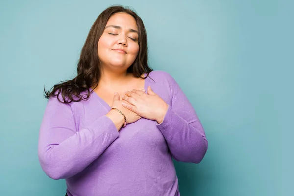 Attractive Loving Fat Woman Putting Her Hand Her Heart Feeling — Stockfoto