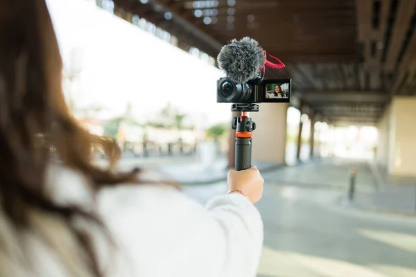 Overweight Latin Woman Influencer Seen Filming Herself Camera While Making — Stock Photo, Image