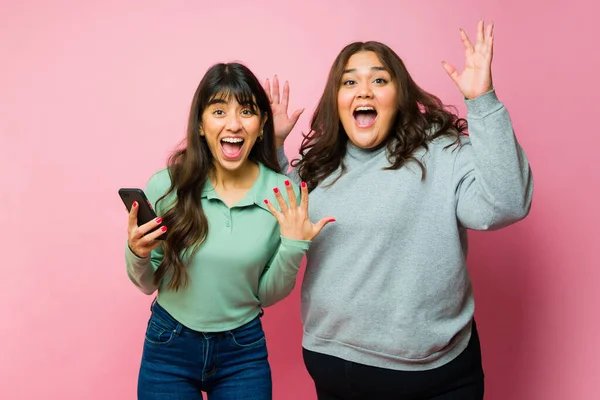 Excited Women Best Friends Celebrating Screaming Happiness While Texting Smartphone — Stockfoto