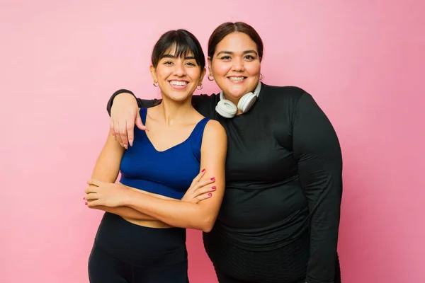 Hispanic Attractive Women Friends Wearing Activewear Smiling Hugging While Ready — Stockfoto