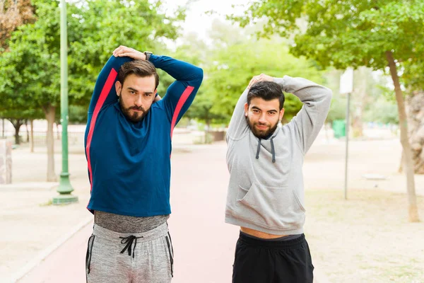 Active Men Friends Making Eye Contact While Stretching Arms Doing — Stock Photo, Image
