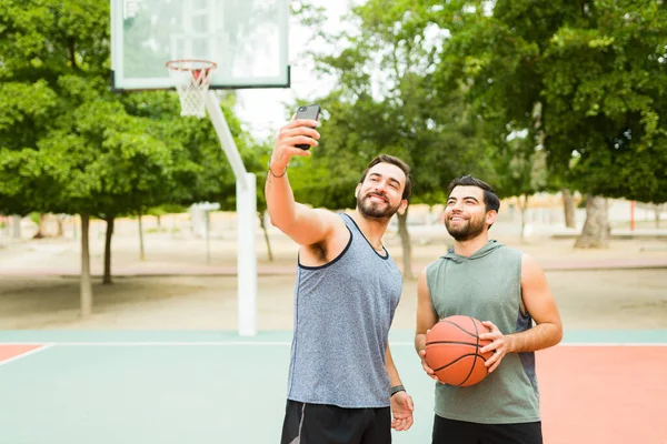 Cheerful Men Friends Smiling Taking Selfie Smartphone While Playing Basketball — Stok fotoğraf