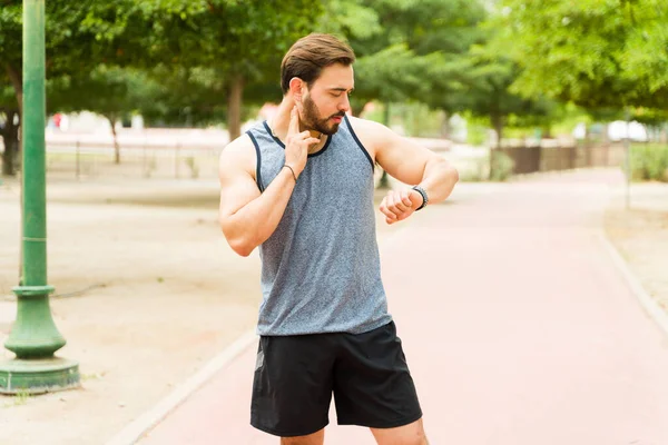 Caucasian Young Man Sportswear Checking His Heartbeat Doing Cardio Workout — Stok fotoğraf
