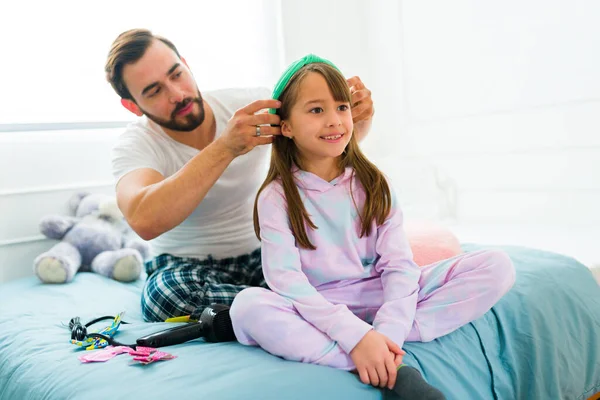 Caucasian Father Putting Headband Brushing Hair Her Happy Young Daughter — Foto de Stock