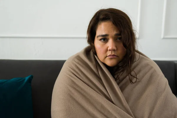 Hispanic Overweight Woman Feeling Sad Lonely Wrapped Blanket While Suffering — Stock fotografie