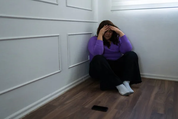 Heartbroken Lonely Fat Woman Sitting Alone Corner Waiting Call Phone — Stock fotografie