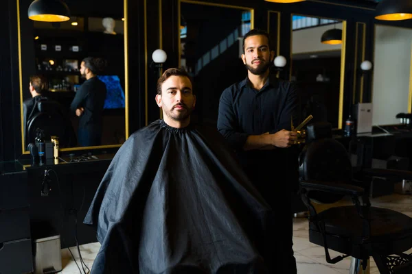 Attractive Young Man Male Hairstylist Barber Shop Ready Trim His — Fotografia de Stock