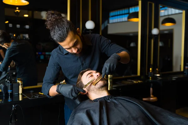 Mexican Barber Using Scissors Trim Detail Beard Caucasian Client Elegant — Stok fotoğraf