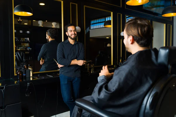 Happy Barber Hairstylist Chatting Smiling Man Client Waiting New Haircut — Stock fotografie