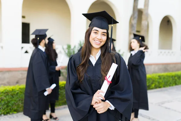 Portrait Beautiful Latin Woman Smiling Feeling Happy Attending Her Graduation — Fotografia de Stock