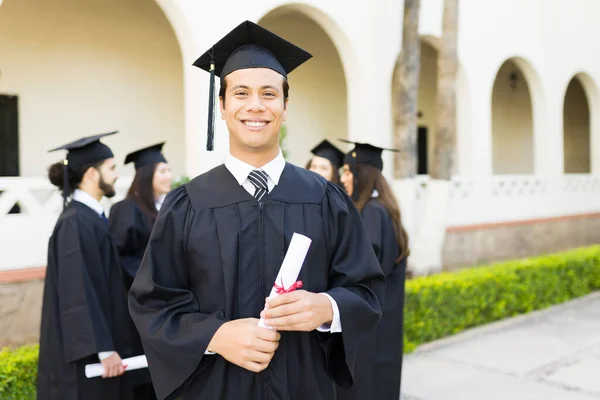 Homem Hispânico Atraente Sorrindo Olhando Feliz Segurando Seu Diploma Universitário — Fotografia de Stock