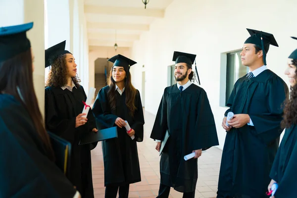 Group Graduates Friends Chatting College Campus Getting University Diploma Graduation — Fotografia de Stock