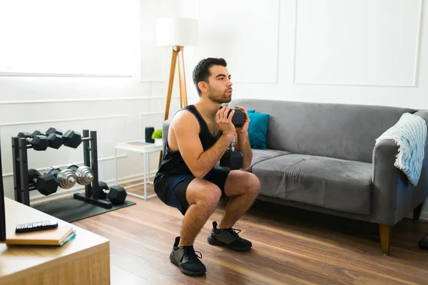 Sporty Latin Man Doing Squat Exercises While Using Dumbbell Weights — Zdjęcie stockowe