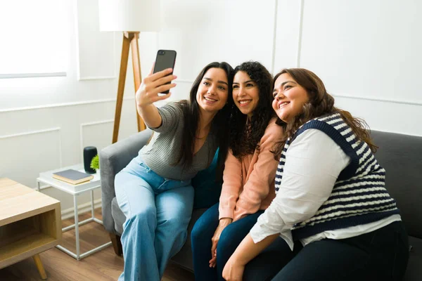 Cheerful Young Women Beautiful Friendship Taking Selfie Social Media While — Stockfoto