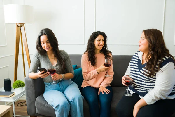 Smiling Best Friends Chatting Sitting Couch Drinking Wine While Young — Stockfoto