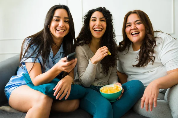 Cheerful Attractive Young Women Best Friends Pajamas Ready Watch Movie — Fotografia de Stock