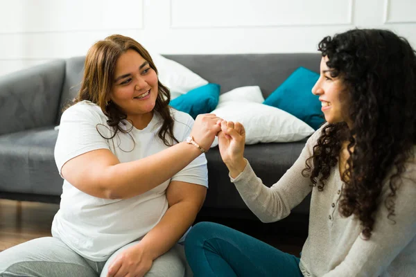 Latin Young Women Best Friends Smiling Talking While Joining Fingers — Stok fotoğraf
