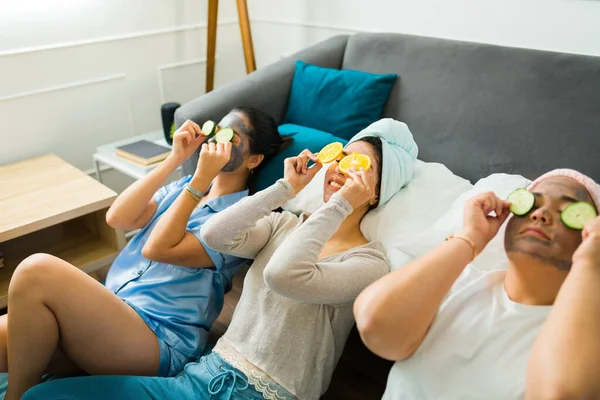 Relaxed Beautiful Best Friends Relaxing Face Mask Pajamas Slumber Party —  Fotos de Stock