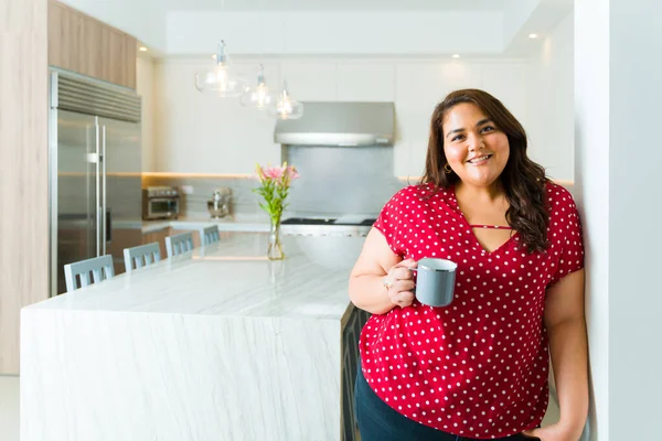 Latin Fat Young Woman Smiling Drinking Cup Coffee While Enjoying — Stock Photo, Image