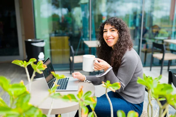 Portrait Beautiful Young Woman Looking Camera While Drinking Coffee Working — Stock Photo, Image