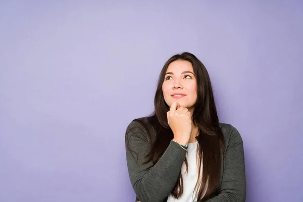 Smart Thoughtful Woman Looking Thinking New Idea Using Her Imagination — Stock Photo, Image