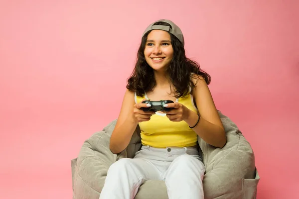 Garota Adolescente Animado Gamer Relaxante Saco Feijão Jogar Videogames Divertir — Fotografia de Stock