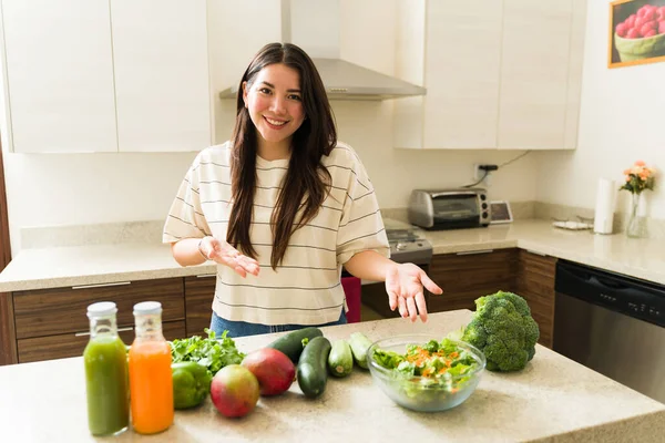 Sağlıklı Bir Vejetaryen Yemek Tarifi Yemeye Davet Eden Mutfağındaki Organik — Stok fotoğraf