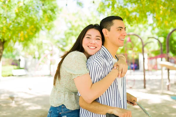 Beautiful Caucasian Woman Hugging Her Happy Boyfriend Looking Camera While — Stock Photo, Image