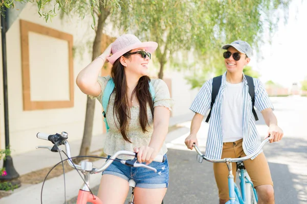 Gorgeous Caucasian Woman Man Laughing Together Going Summer Date Riding — Stock Photo, Image