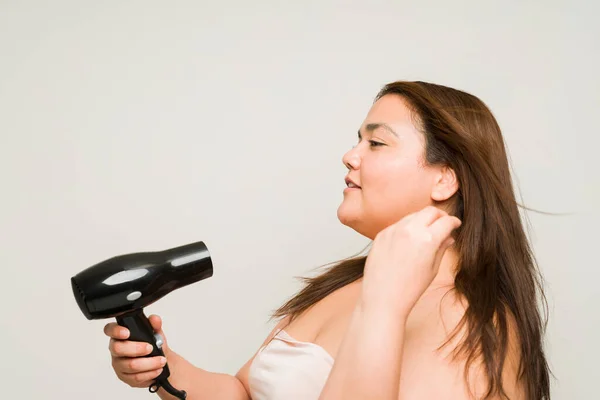 Side View Overweight Big Woman Drying Her Hair Using Blow — Stock Photo, Image