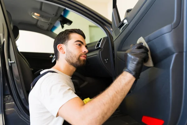 Young Latin Man His 20S Polishing Interior Car Doors Sponge — Stock Photo, Image