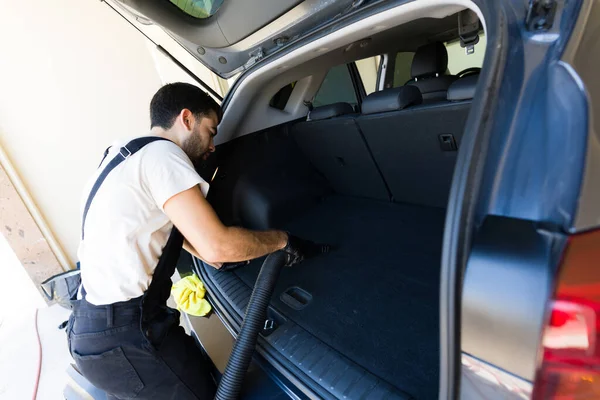 Hispanic Man Using Vacuum Cleaner Cleaning Car Trunk Interior While — Stock Photo, Image