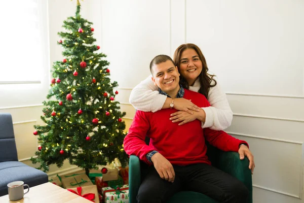 Mexican Beautiful Couple Looking Happy Smiling Hugging While Celebrating Christmas — Stock Photo, Image
