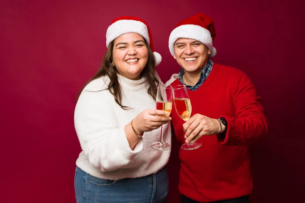 Excited Happy Couple Saying Cheers Toasting Drinking Champagne Smiling Celebrating — Stock Photo, Image