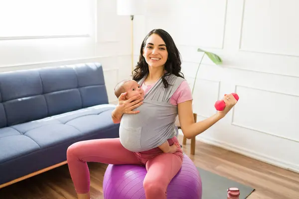 Portrait Fit Happy Mom Smiling Carrying Her Newborn Kid Baby — Stock Photo, Image