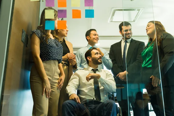 Grande Team Aziendale Che Lavora Insieme Supporta Inclusione Diversità Ufficio — Foto Stock
