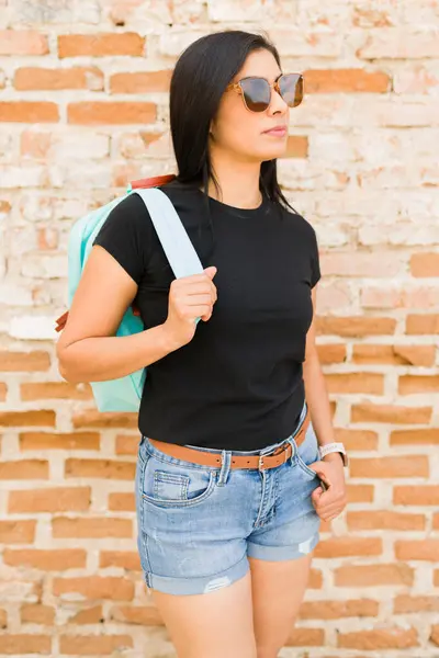 Good Looking Hispanic Woman Sporting Sunglasses Black Shirt Stands Confidently — 图库照片