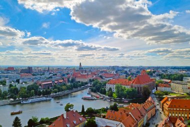 Wroclaw, Polonya, 16 Haziran 2022: Yukarıdan Wroclaw manzarası