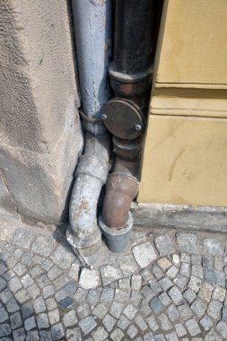 Evdeki eski kanalizasyonlar