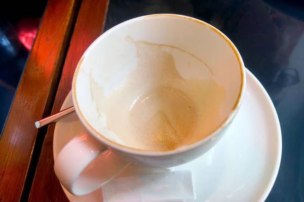 Masadaki Kafede Boş Bir Fincan Kahve Nefis Kahve — Stok fotoğraf